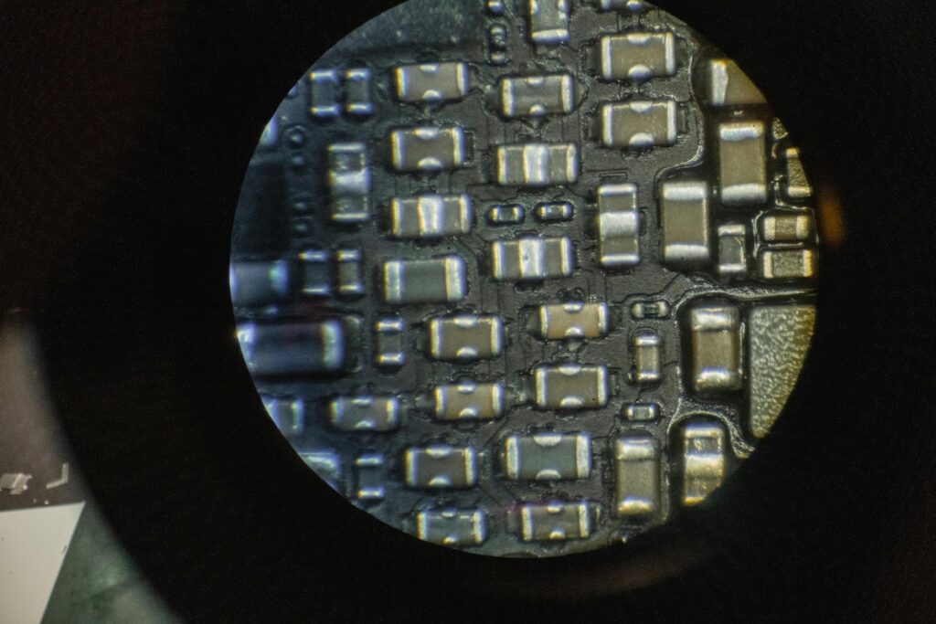 A microscopic view of microchip components. Image/Pexels