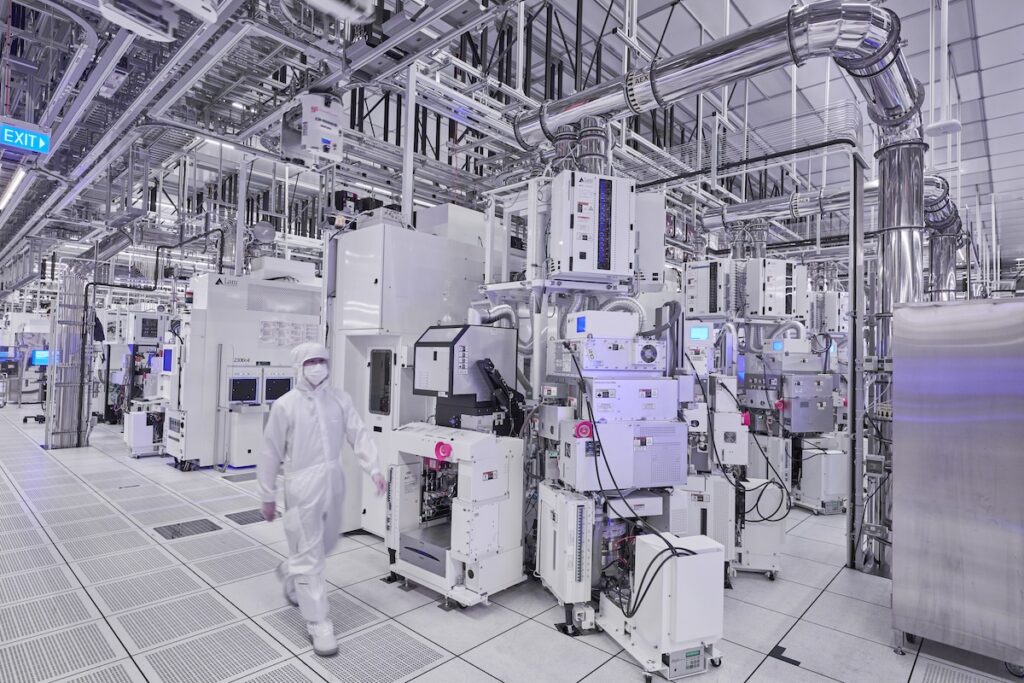 GlobalFoundries Singapore Cleanroom