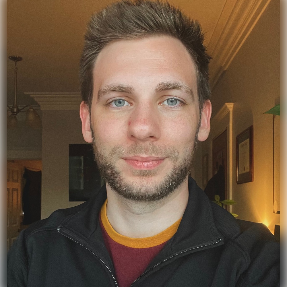 Lee Kezar headshot